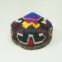 Tkane tradycyjne czapki