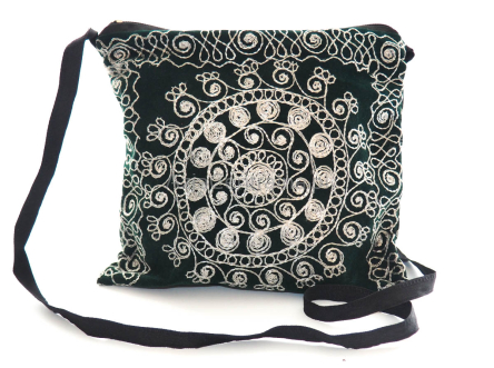 Damska zielona torebka listonoszka ze złotymi wzorami Mandala