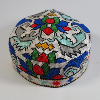 Męska damska czapka krymka z haftem krzyżykowym (56cm)