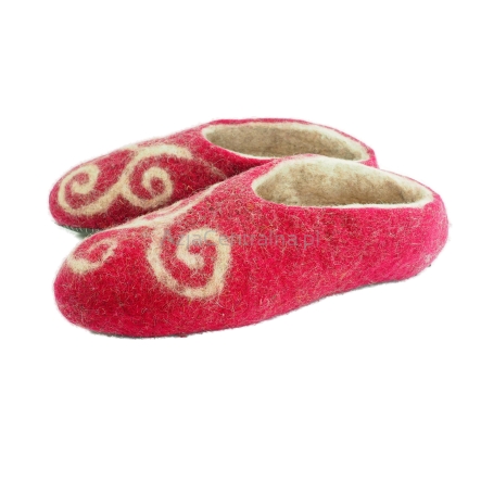 Paputki damskie malinowe ze wzorami i podeszwą. Rozmiar 37-37,5.