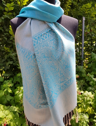 Dwustrony damksi szal turkusowo beżowy z paszminy i frędzlami