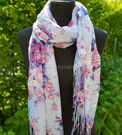 Szal niebieski w kwiaty z frędzlami