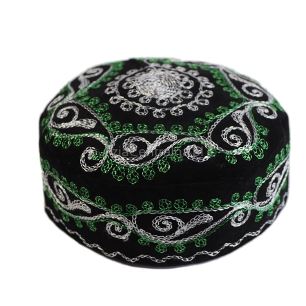 Cienka czapka męska krymka Czarna Zielona haftowana (60cm)