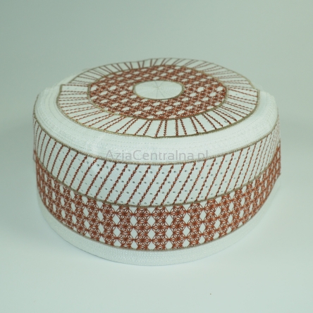 Krymka czapka męska biała etno boho z brązowym haftem (57, 58cm)