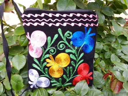 Listonoszka czarna ze wzorami Suzani, haft obustronny tambour