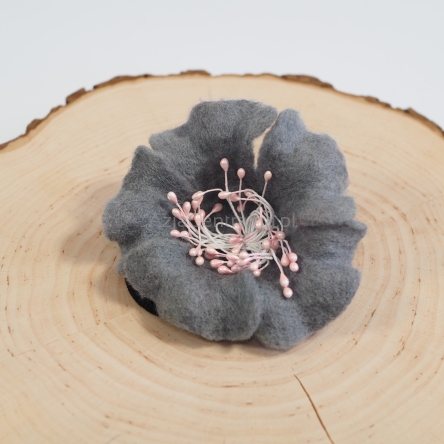 Gumka do włosów Szarym kwiatem filcowym