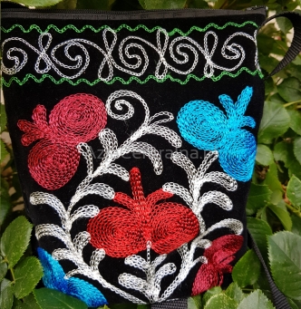 Listonoszka damska czarna ze wzorami Suzani