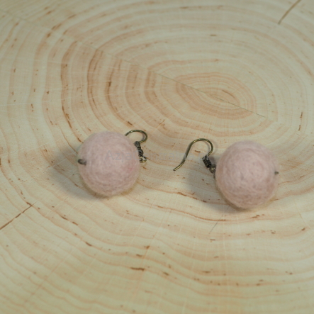 Kolczyki filcowe kulki z wełny merino Brudny róz