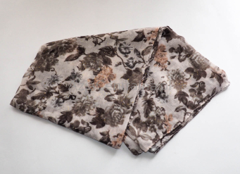 Cienka przewiewna chusta w kwiaty