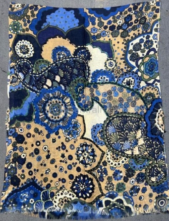 Damski szal wełniany merino wyszywany kwiecisty