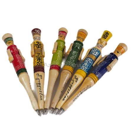 Długopis drewniany - Kirgizka w tradycyjnym stroju i napisem Kyrgyzstan