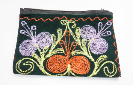 Ciemno zielona uzbecka kosmetyczka etui z haftem Suzani
