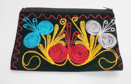 Kosmetyczka etui ciemno zielona z haftem Suzani