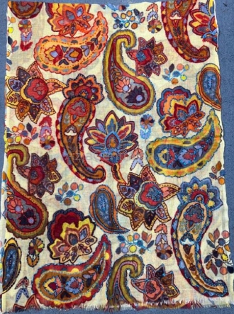 Damski szal wełniany merino wyszywany kwiecisty