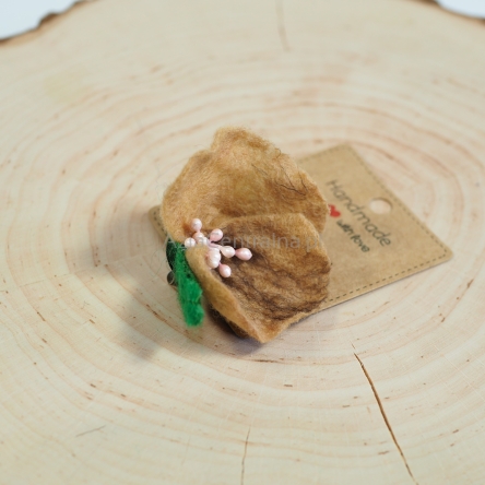 Broszka filcowa kwiat beżowy