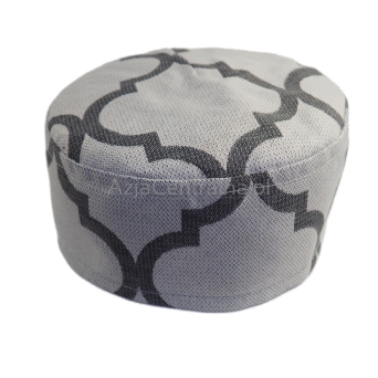 Krymka czapka męska  biała szare koniczynki Maroko